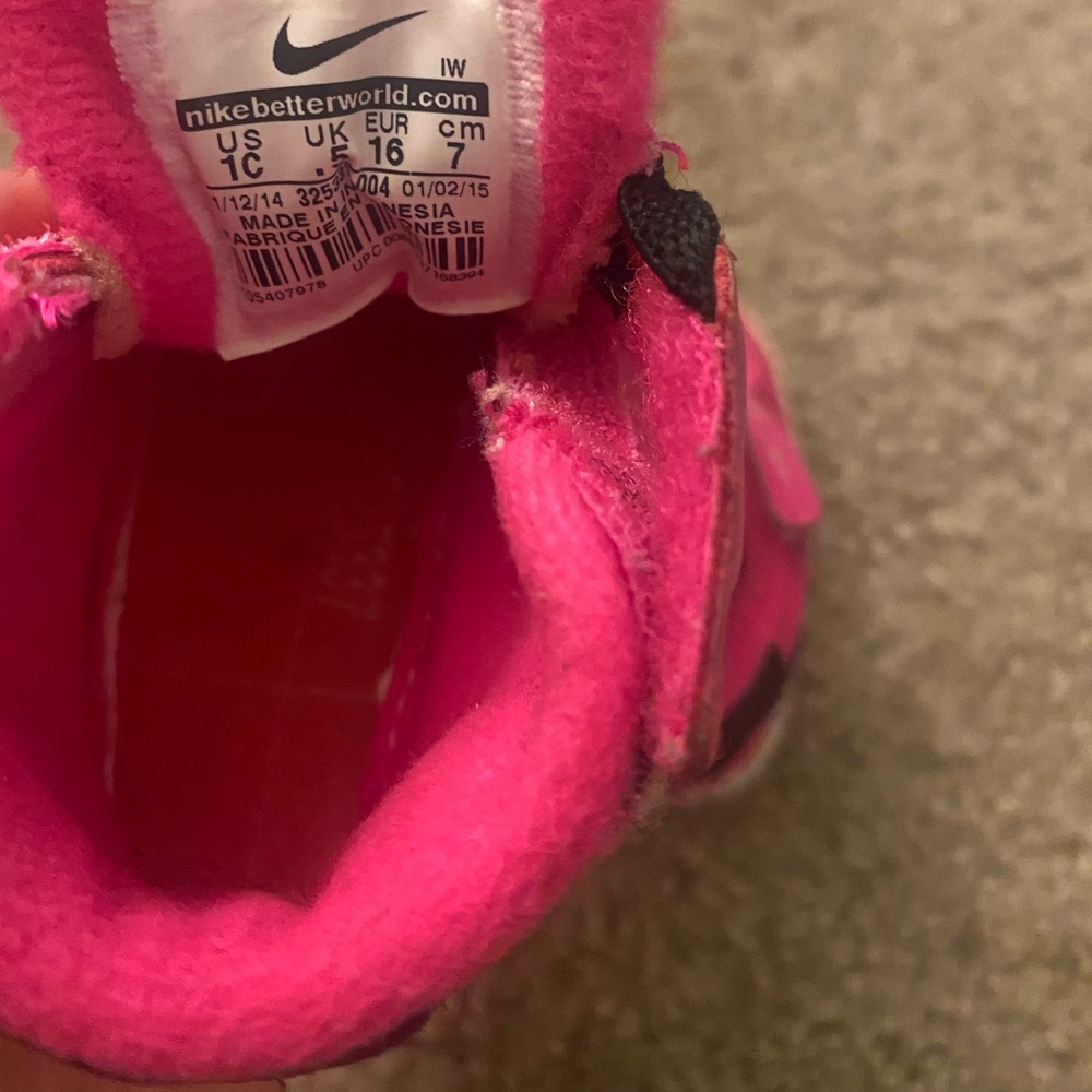 Baby girl Nike size 1c